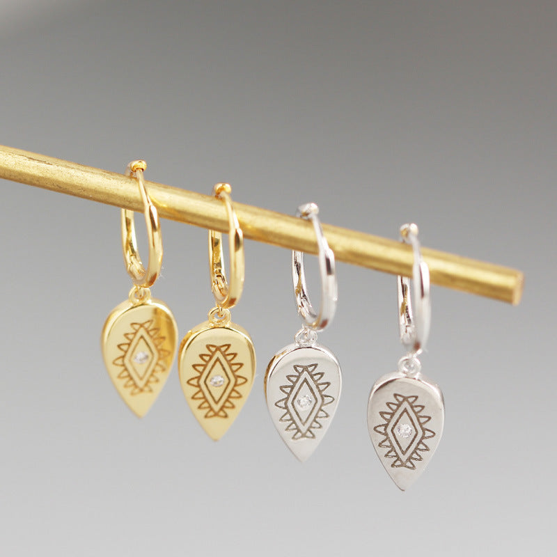 Women's earrings with diamond earrings